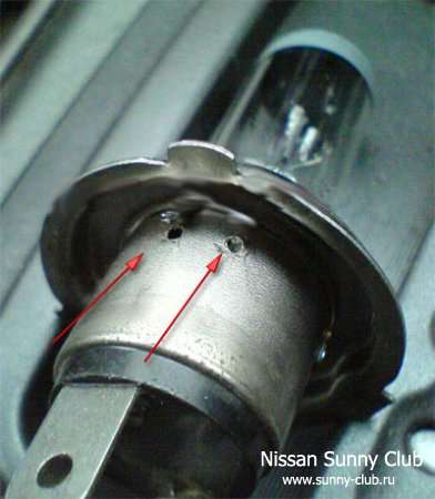 Замена лампочек фар на Nissan Sunny B15